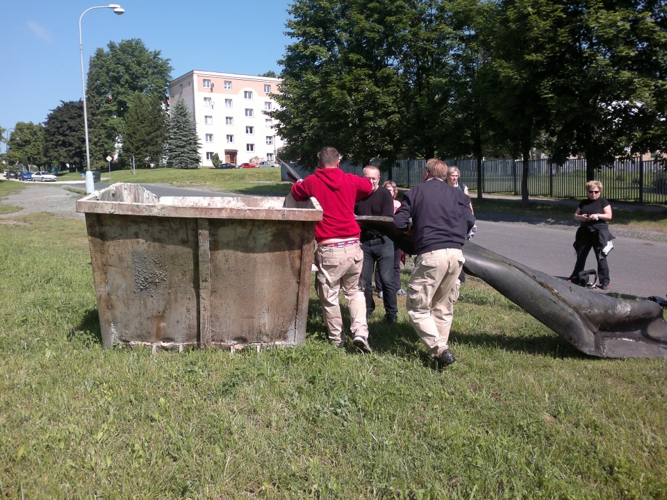 Akci „Ukliďme Orlovou“ podpořilo 31 dobrovolníků, kteří vyčistili město od 5,12 tun odpadu