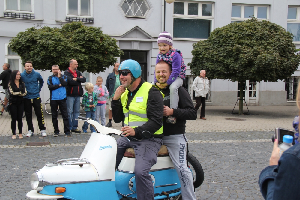 Spanilá jízda auto-moto veteránů