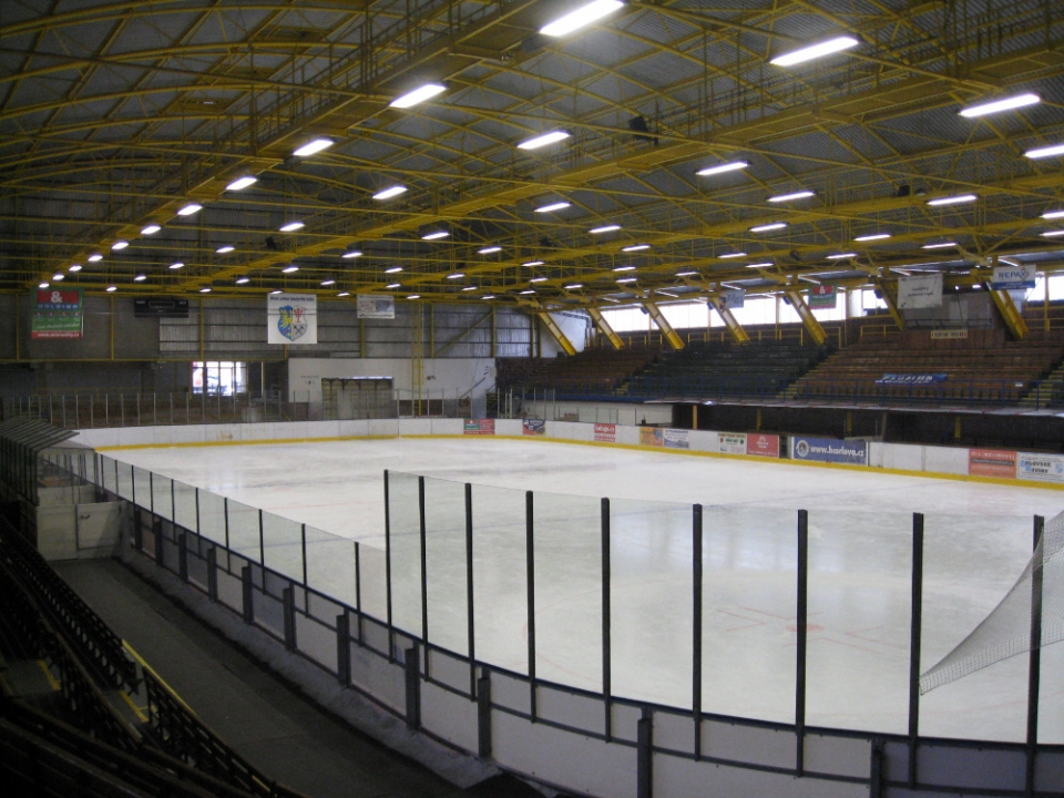 Na zimním stadionu vzniká nová půjčovna bruslí