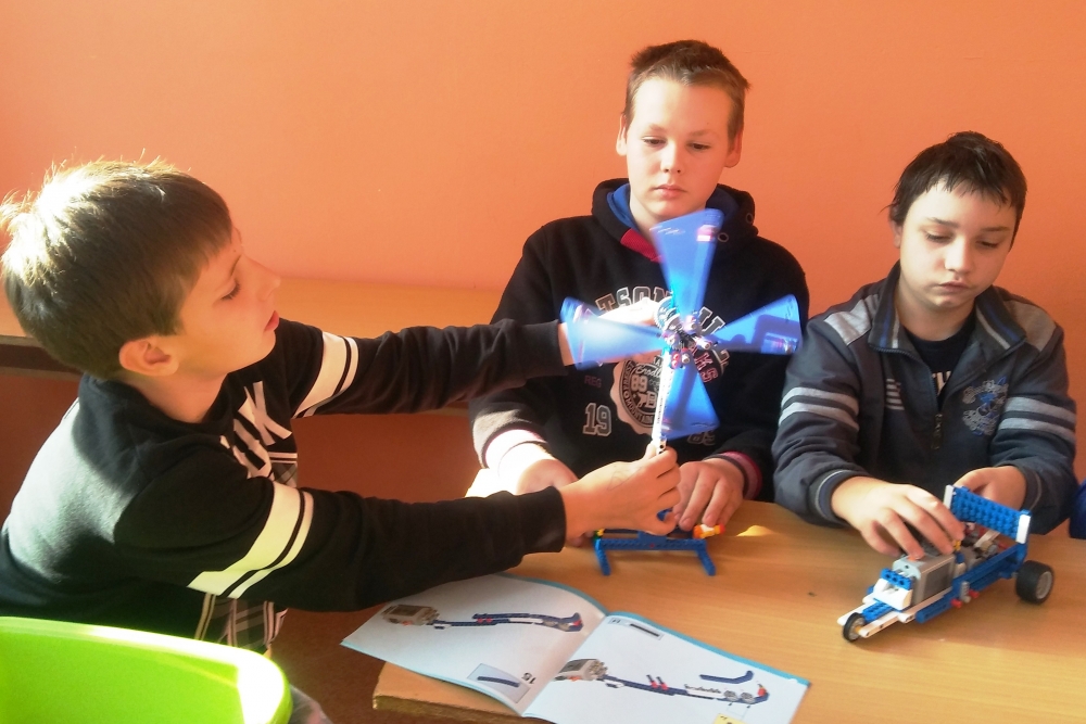 ZŠ Mládí 726 - V "pracovkách" stavíme z LEGA Education