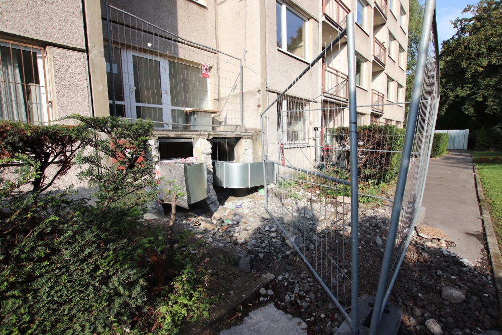 Do Vesny se nastěhovali zedníci, pokrývači, elektrikáři …