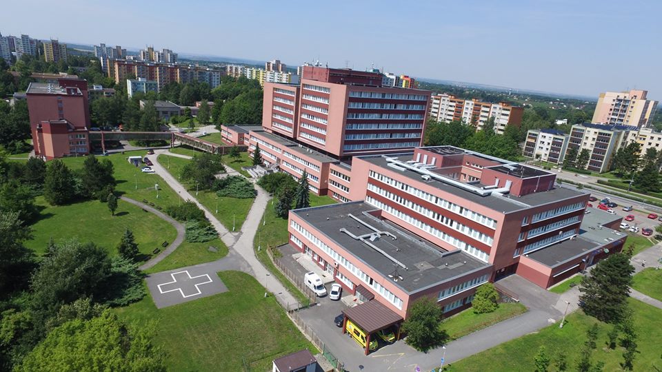 Boj o nemocnici pokračuje