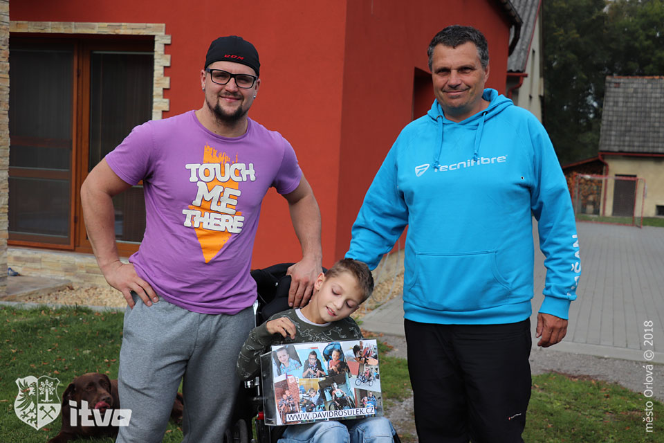 Tenis každý den pomáhá