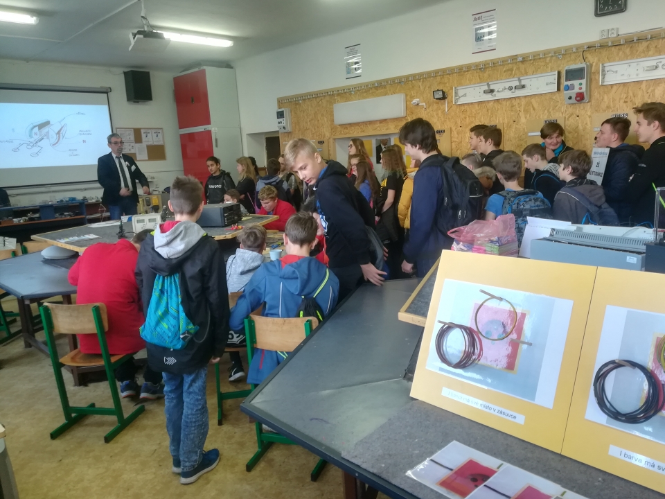 ZŠ Ke Studánce - Myslíme na budoucnost aneb Brána řemeslům otevřená