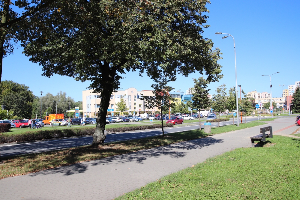 NA BEZDOPLATKOVÝCH ZÓNÁCH SE PRACUJE