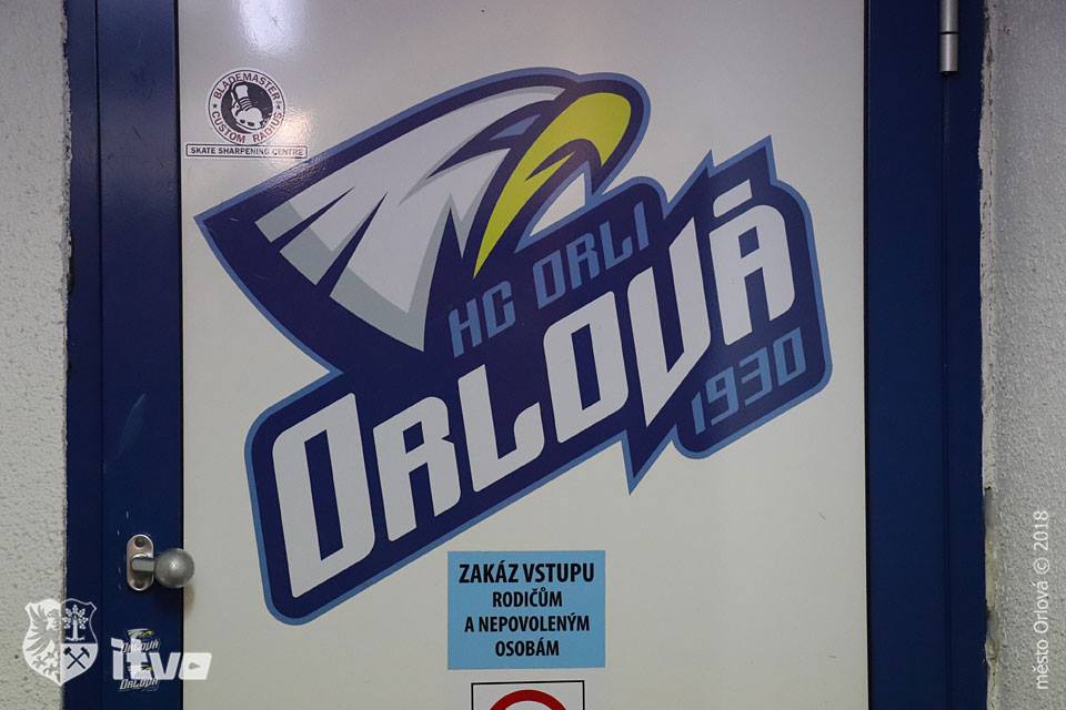 Zakoupit si lístek na středeční a sobotní zápas se vyplatí! HC Orlová vás oblékne do svých barev!
