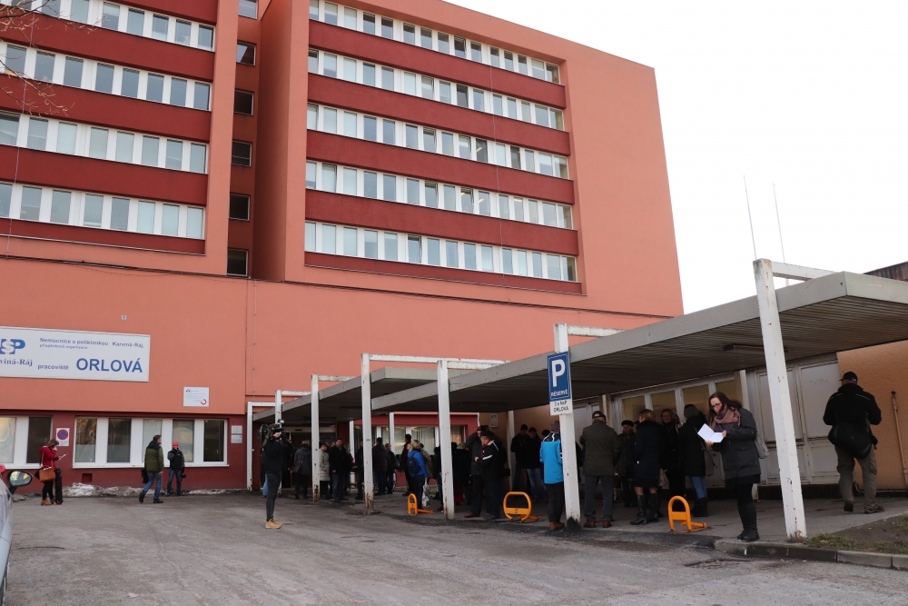 RYCHVALDŠTÍ OBČANÉ O PŘÍSTUPU K DĚNÍ KOLEM ORLOVSKÉ NEMOCNICE