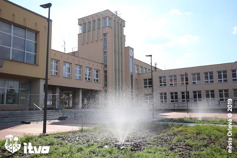 Mlhová fontána před městským úřadem