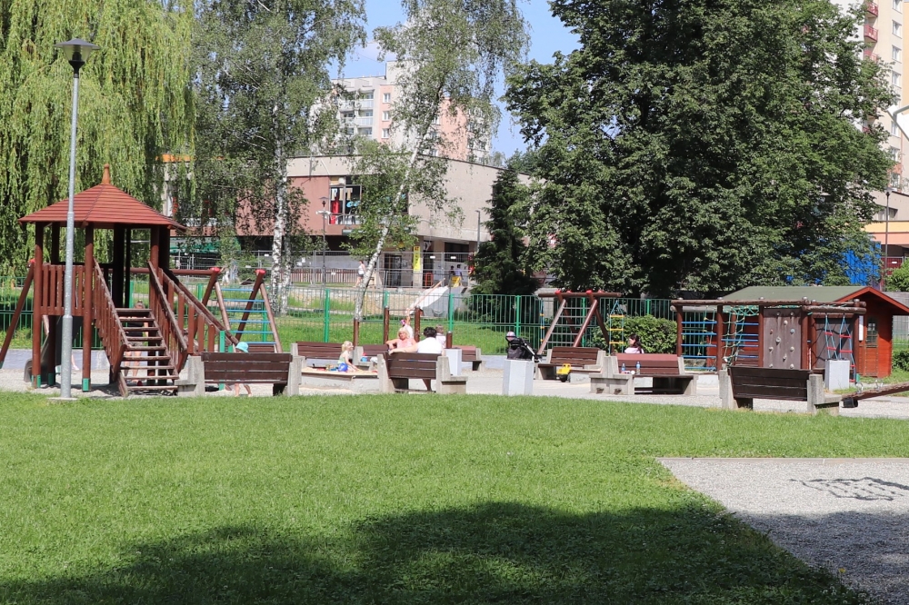 5) Veřejně přístupné dětské hřiště na ul. Školní