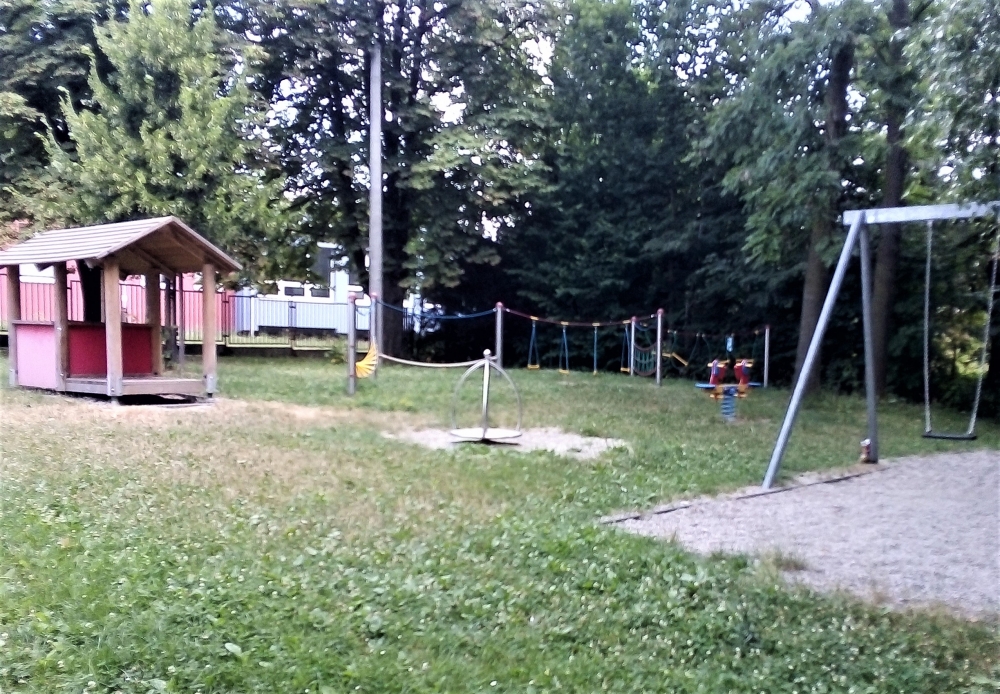 11) Dětské hřišti na ul. B. Němcové