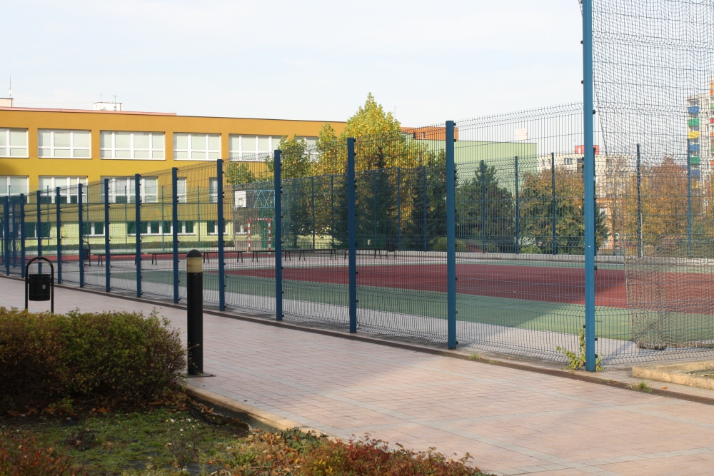 2) Sportovní areál na parkovacím objektu
