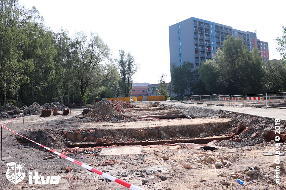 ZVÝŠENÁ HLUČNOST A PROVOZ NA STAVENIŠTI BUDOUCÍHO PARKOVIŠTĚ NA RYDULTOWSKÉ...
