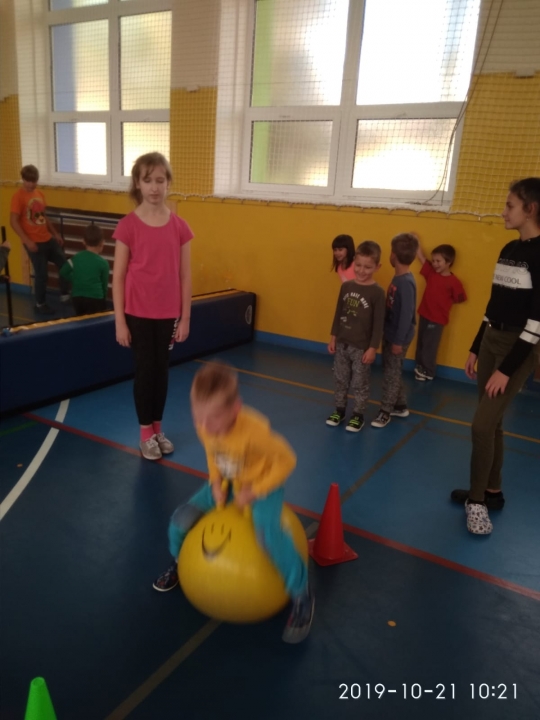 MŠ Ke Studánce - Cvičíme s chutí a pro zdraví