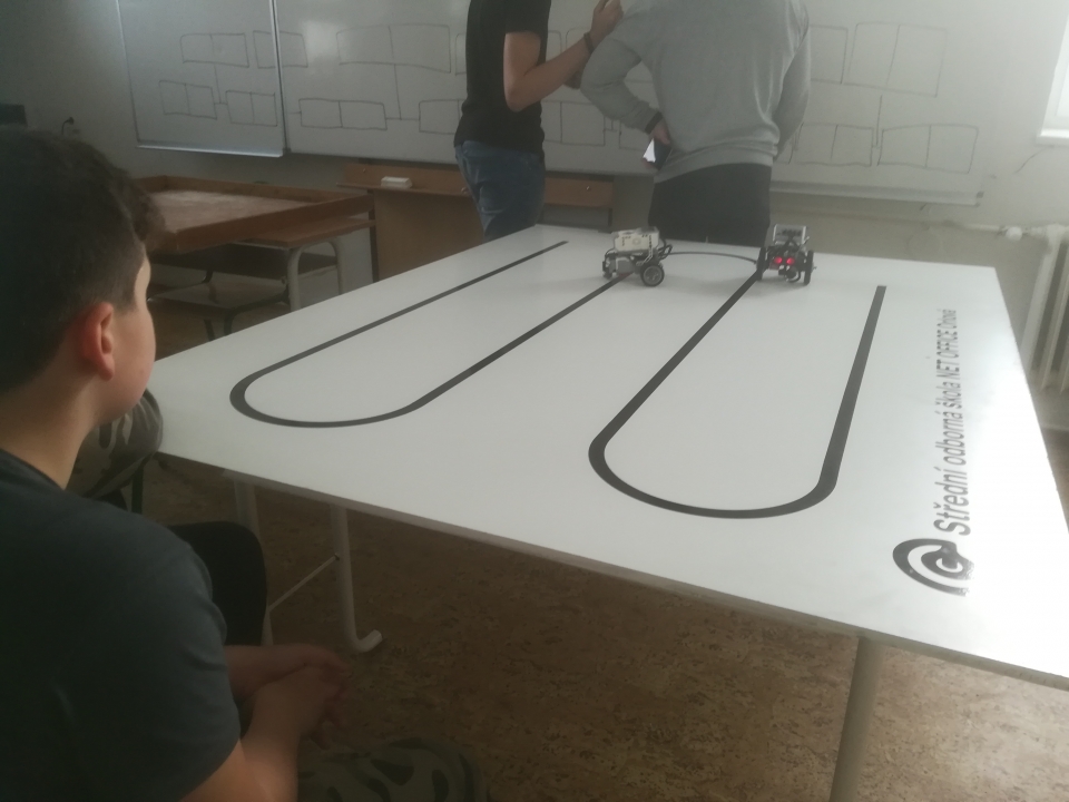 ZŠ Ke Studánce - Robotika aneb informatika v praxi
