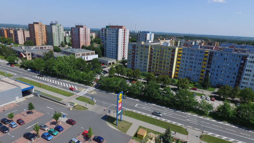 NA VÝSLUNÍ A VE VNITROBLOKU 1276-1280 SE BUDOU KÁCET DŘEVINY