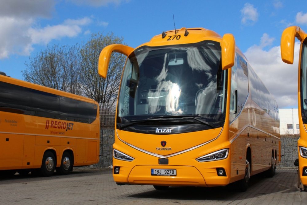 RegioJet navyšuje od příštího týdne počty vlakových a autobusových spojů, snižují se ceny a do spojů se bude vracet také plný rozsah tříd