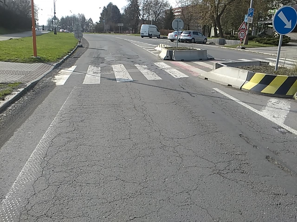 Uzavírka silnic pro rekonstrukci okružní křižovatky v Orlové u nemocnice
