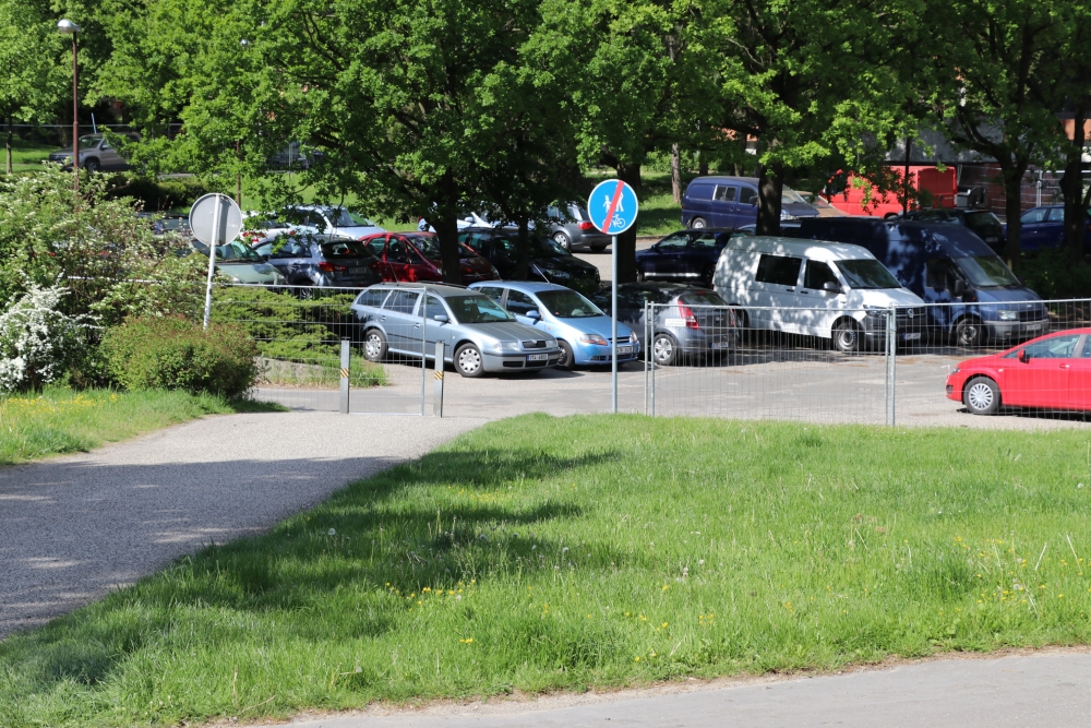 ŘIDIČI MOHOU PARKOVAT U LETNÍHO KOUPALIŠTĚ