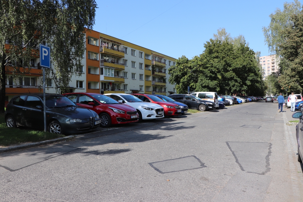ZAČÍNÁ OPRAVA PARKOVIŠTĚ MEZI ÚŘADEM A MORAVOU