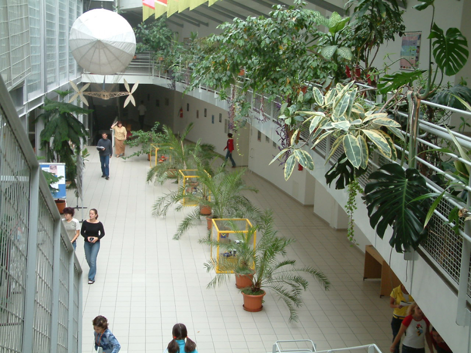 PADESÁT POČÍTAČŮ PRO STUDENTY GYMPLU