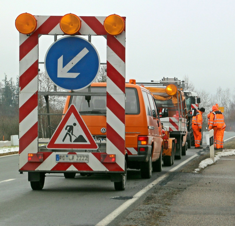 ZAČALA OPRAVA SILNICE V ULICI OSTRAVSKÁ