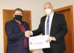 Domov Vesna obdržel dárkový šek na 66 tisíc korun.