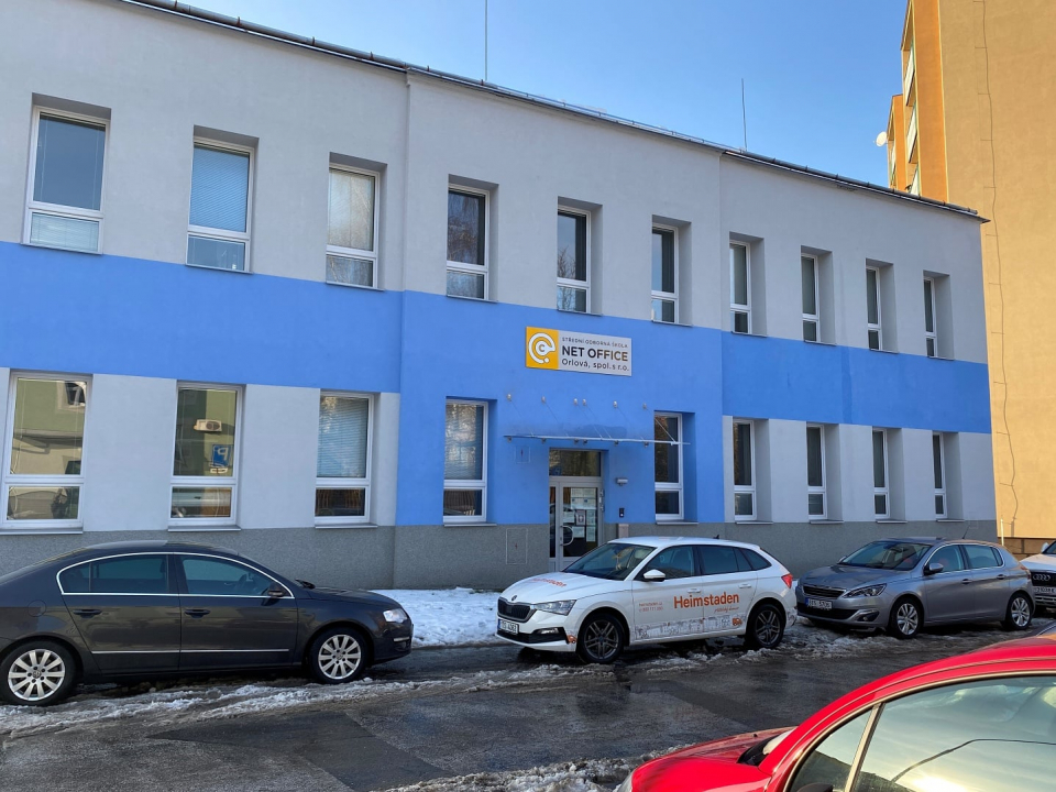STŘEDNÍ ŠKOLU NET OFFICE KOUPILA IT FIRMA WEBDEVEL