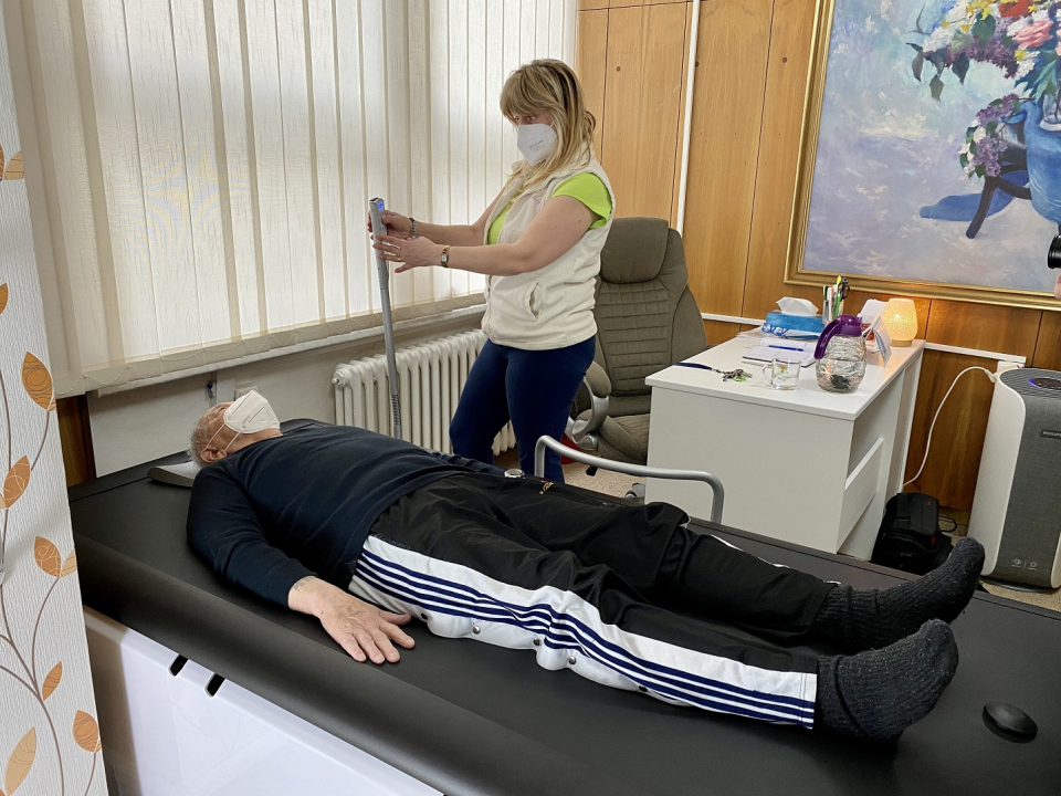 OBYVATELÉ VESNY SI POCHVALUJÍ SUCHOU MASÁŽNÍ VANU