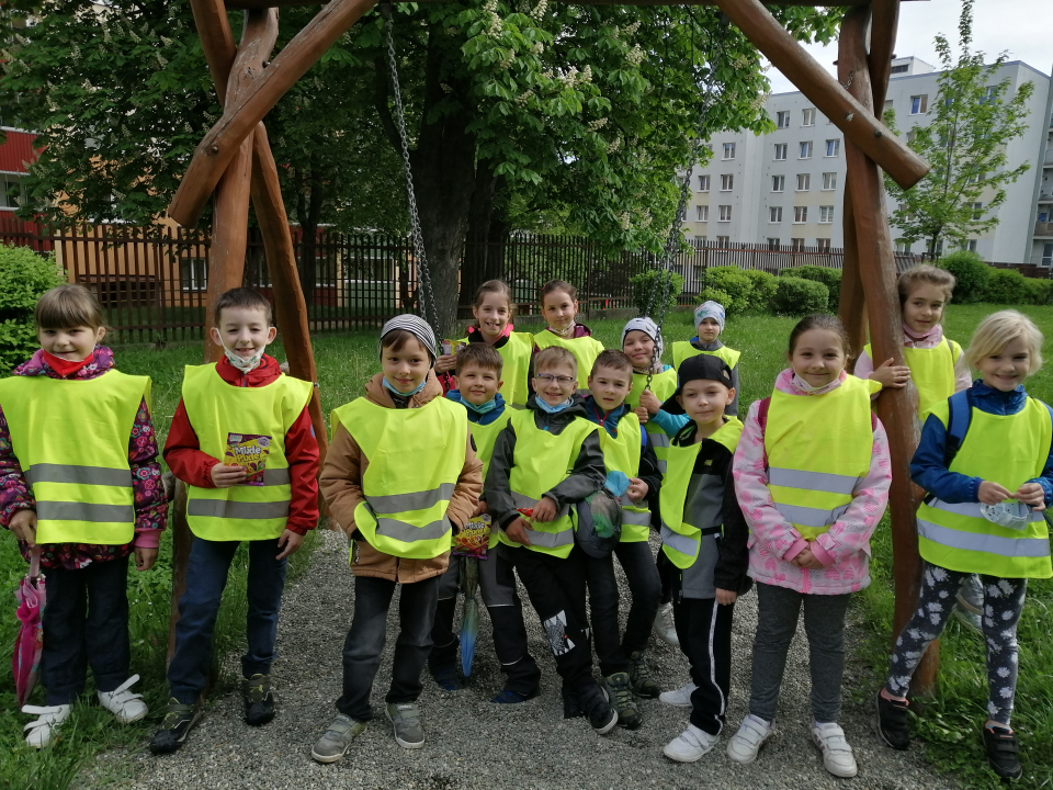 ZŠ Ke Studánce 1050 - ŽÁCI 1. B SE SMĚJÍ OD UCHA K UCHU