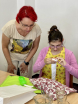 Ředitelka domu kultury Bára Herdová s Kamilkou