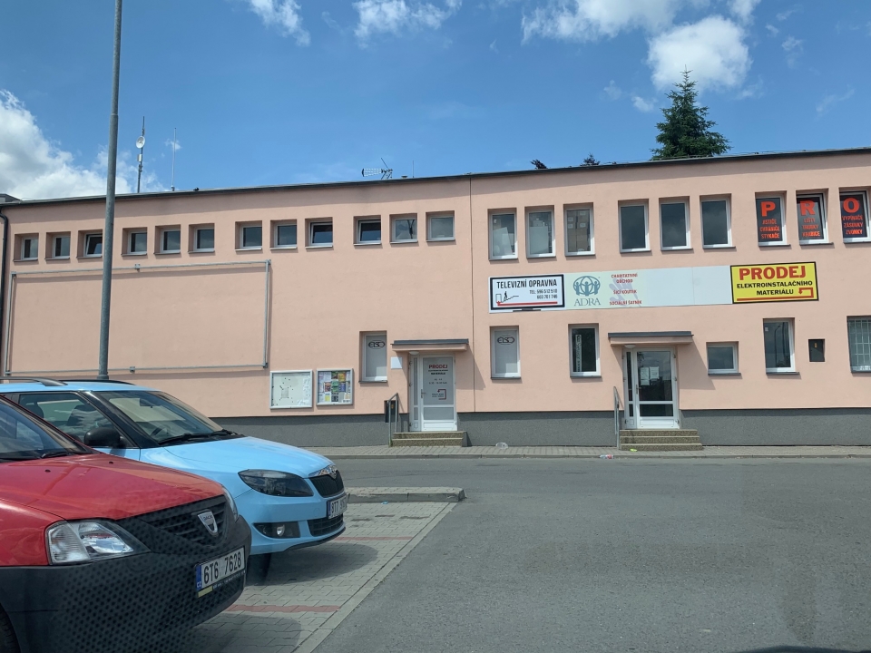 HLEDÁTE PROSTOR PRO ORDINACI, KANCELÁŘ, SKLAD ČI REKLAMU? MÁME!