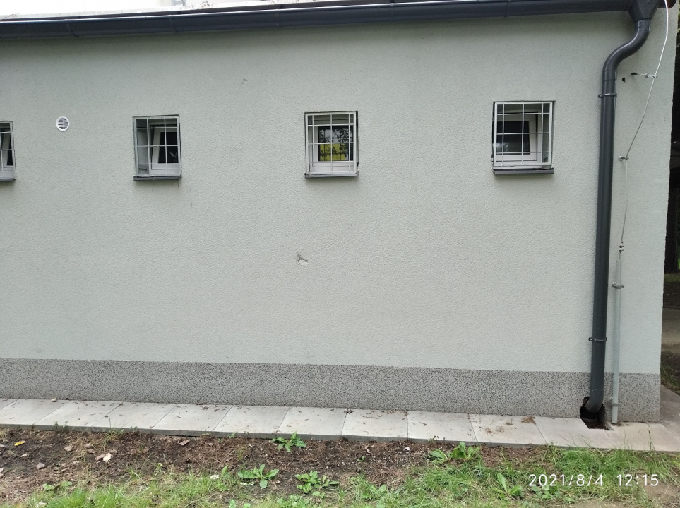 VANDALOVÉ PONIČILI FASÁDY JAZYKOVÉHO GYMNÁZIA