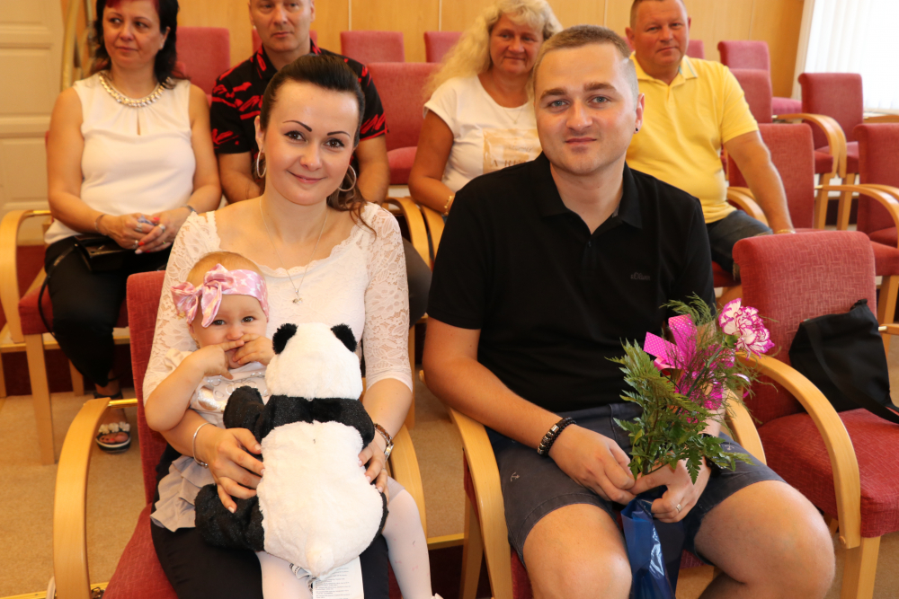 DESET DĚVČÁTEK A DVA CHLAPCI