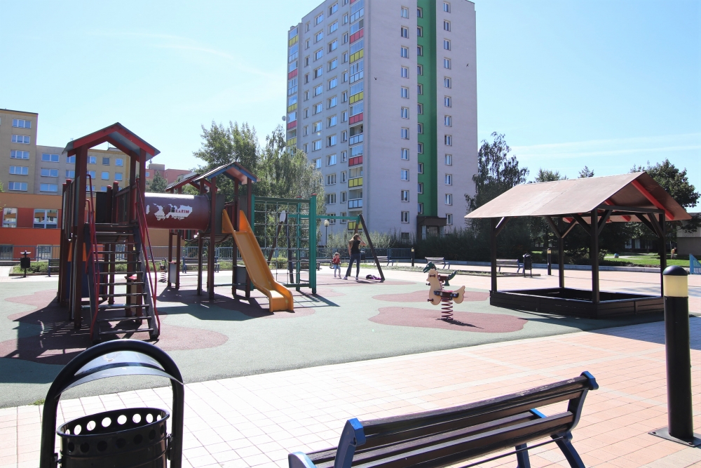 HŘIŠTĚ NA PARKOVACÍM OBJEKTU JE UZAVŘENO