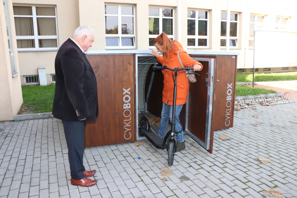 KAM S NÍM? DO CYKLOBOXU!