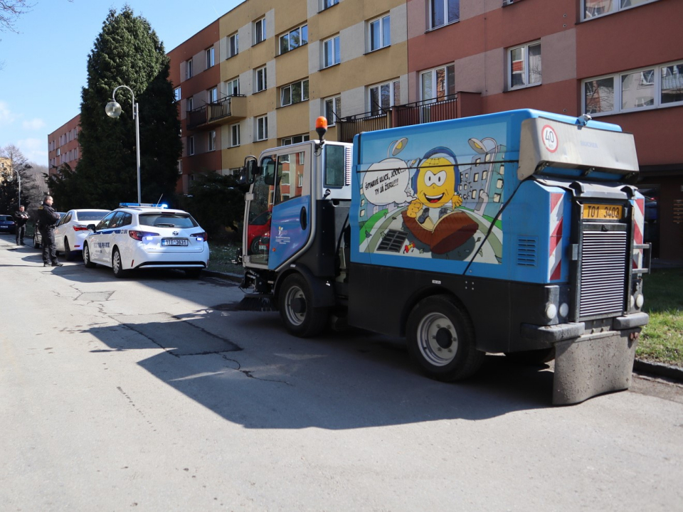 OPĚTOVNĚ ŽÁDÁME ŘIDIČE O SPOLUPRÁCI PŘI ČIŠTĚNÍ MĚSTA!