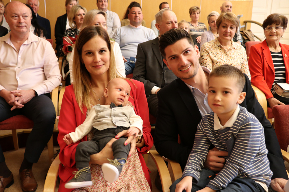 NECHŤ JE ŽIVOTEM PROVÁZÍ RADOST, ŠTĚSTÍ A ZDRAVÍ