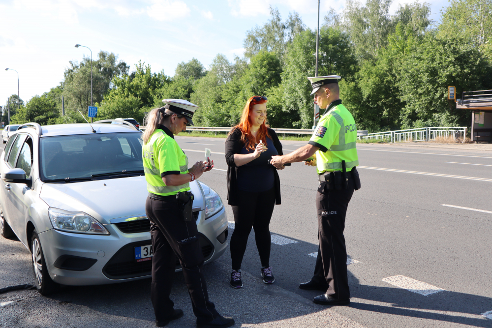 POLICISTÉ KONTROLOVALI OSOBY I VOZIDLA