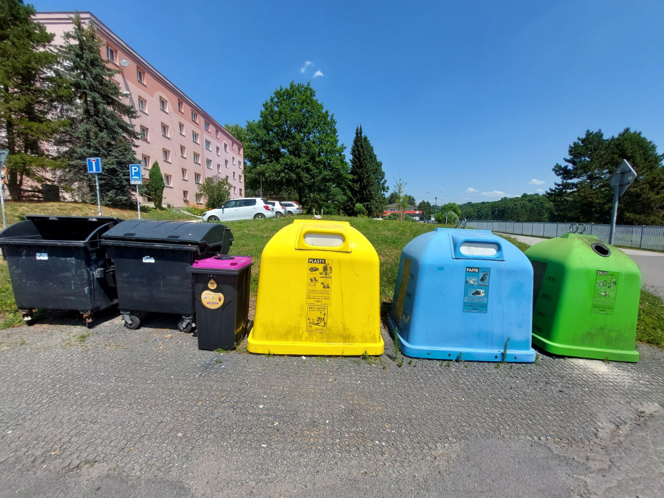 NA ÚZEMÍ ORLOVÉ JE NOVĚ 60 NÁDOB NA POTRAVINÁŘSKÉ OLEJE
