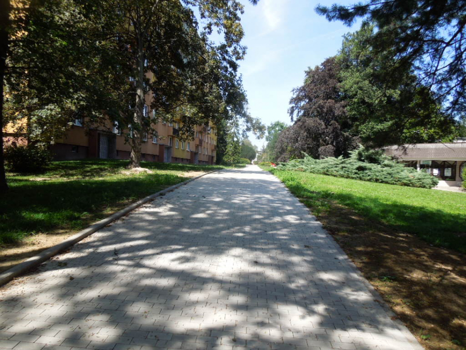 MÁME HOTOVO - STEZKA PRO CHODCE A CYKLISTY NA UL. KPT. JAROŠE A MLÁDÍ