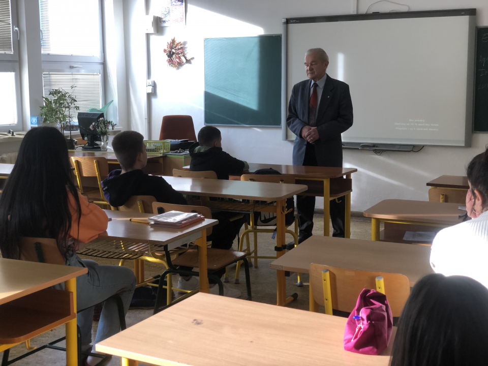 „PŘÍBĚHY BEZPRÁVÍ 2022“ na ZŠ Slezská 850
