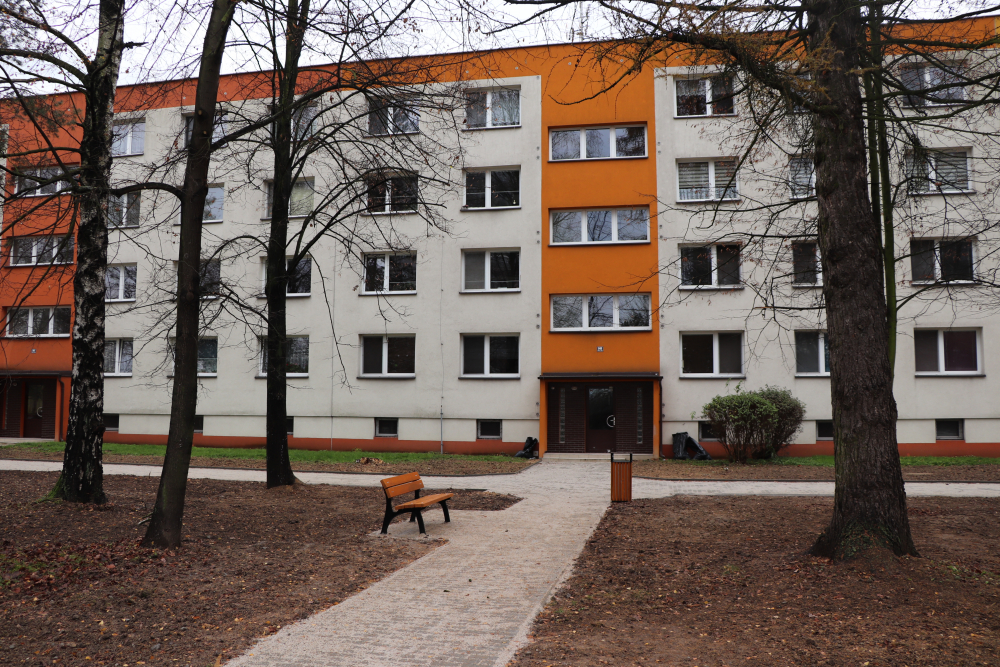 NA MASARYKOVĚ TŘÍDĚ UŽ SE LIDÉ PROJDOU PO NOVÉM CHODNÍKU