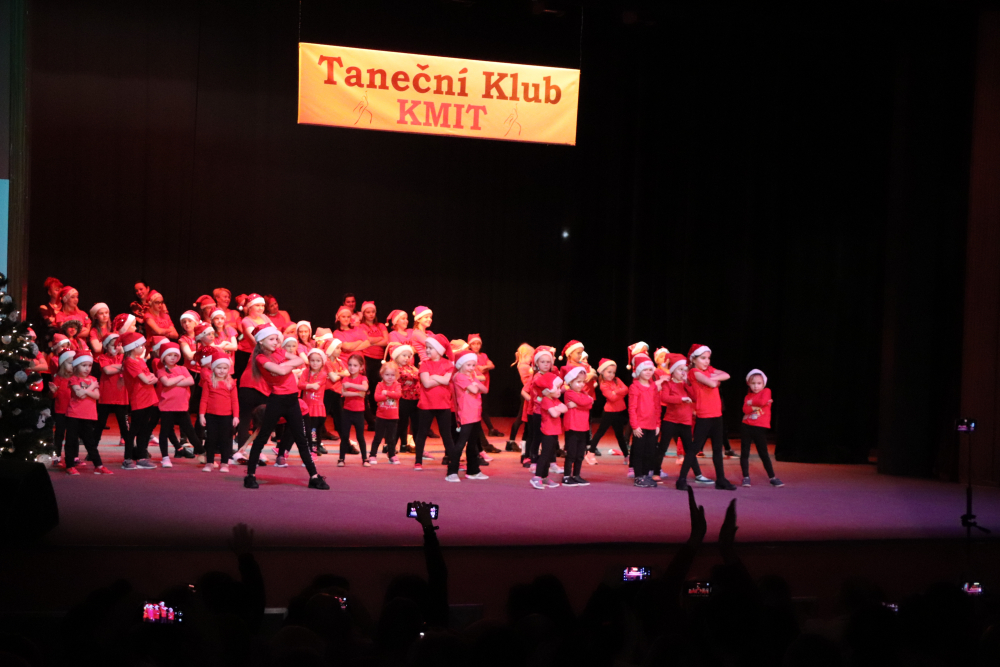 KMIT PŘEDVEDL PESTRÝ TANEČNÍ PROGRAM