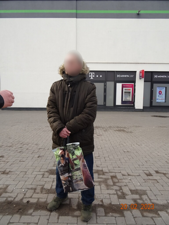 PRODAL SVŮJ LUP A TÉMĚŘ ZÍSKAL JÍZDENKU NA AUTOBUS