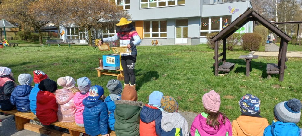 Včelaři v Mateřské škole Lesní 859
