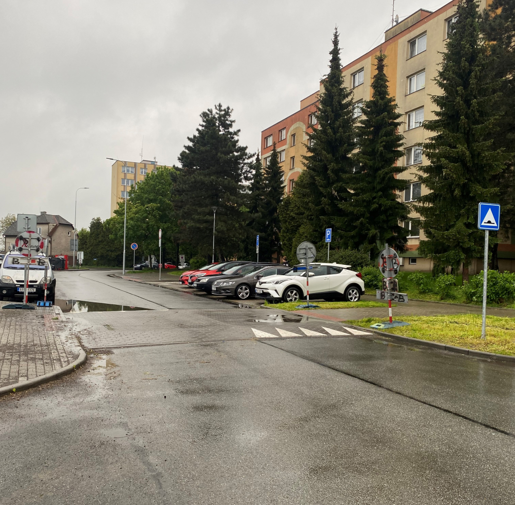 ZPOMALOVACÍ PRÁH BUDE OPRAVEN