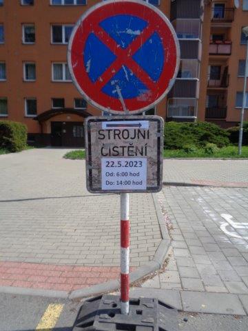 STROJNÍ ČIŠTĚNÍ POSTUPUJE DO DALŠÍCH ULIC