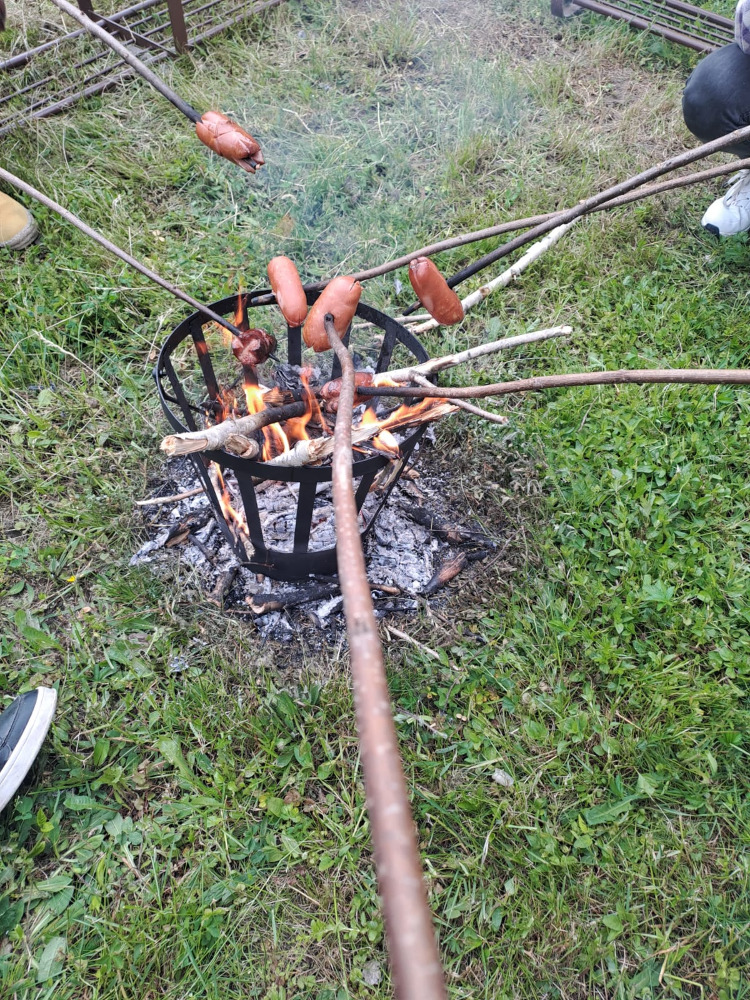 Zš Jarní opékala špekáčky s rodiči