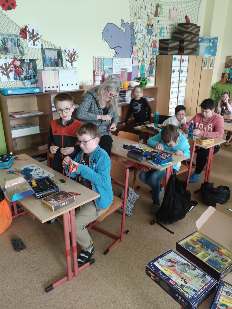Jak si hrát a přitom se naučit pracovat a programovat, ZŠ Ke Studánce