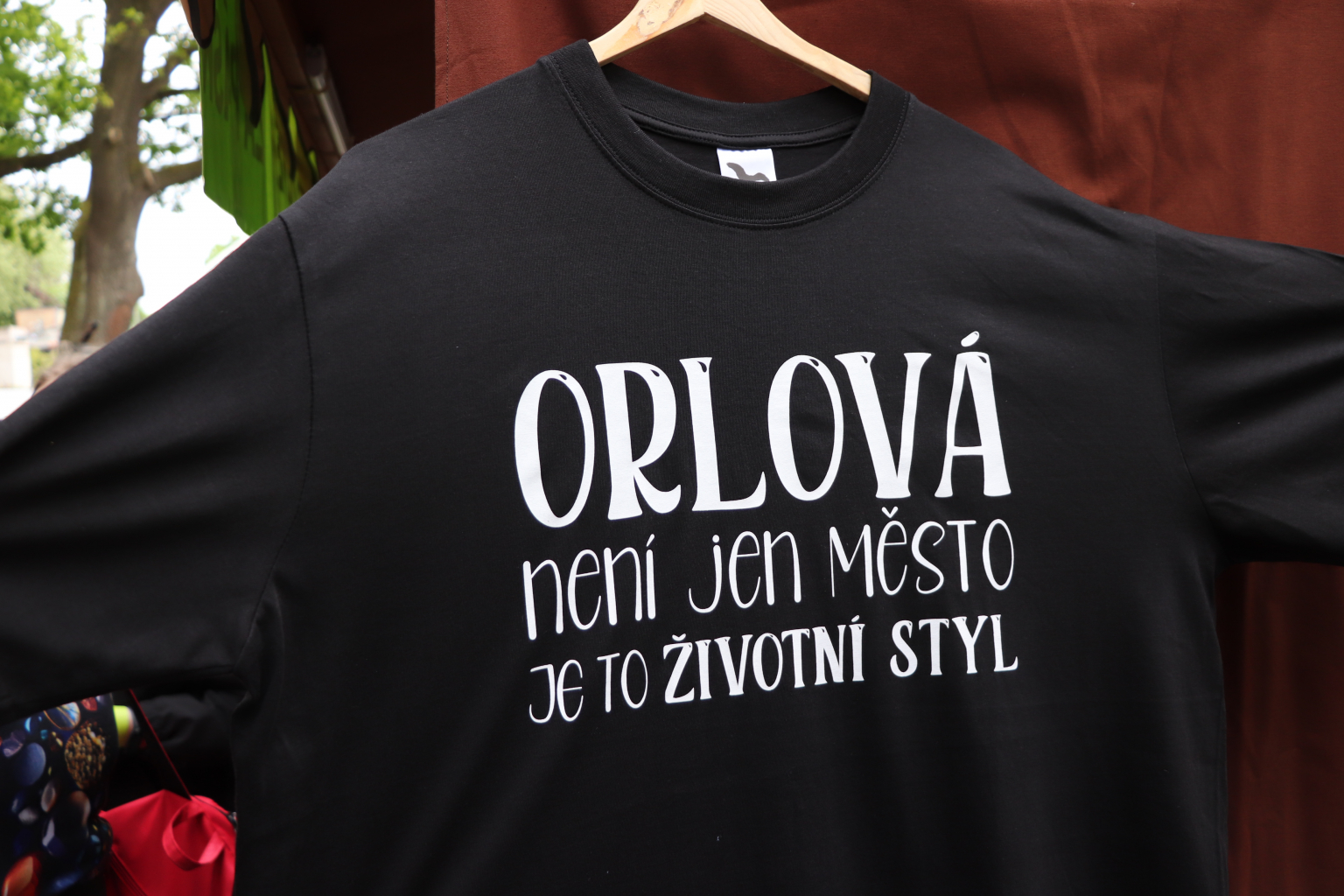 JEŠTĚ NEMÁTE NOVÉ ORLOVSKÉ TRIČKO? NA JARMARKU SI HO MŮŽETE ZAKOUPIT!